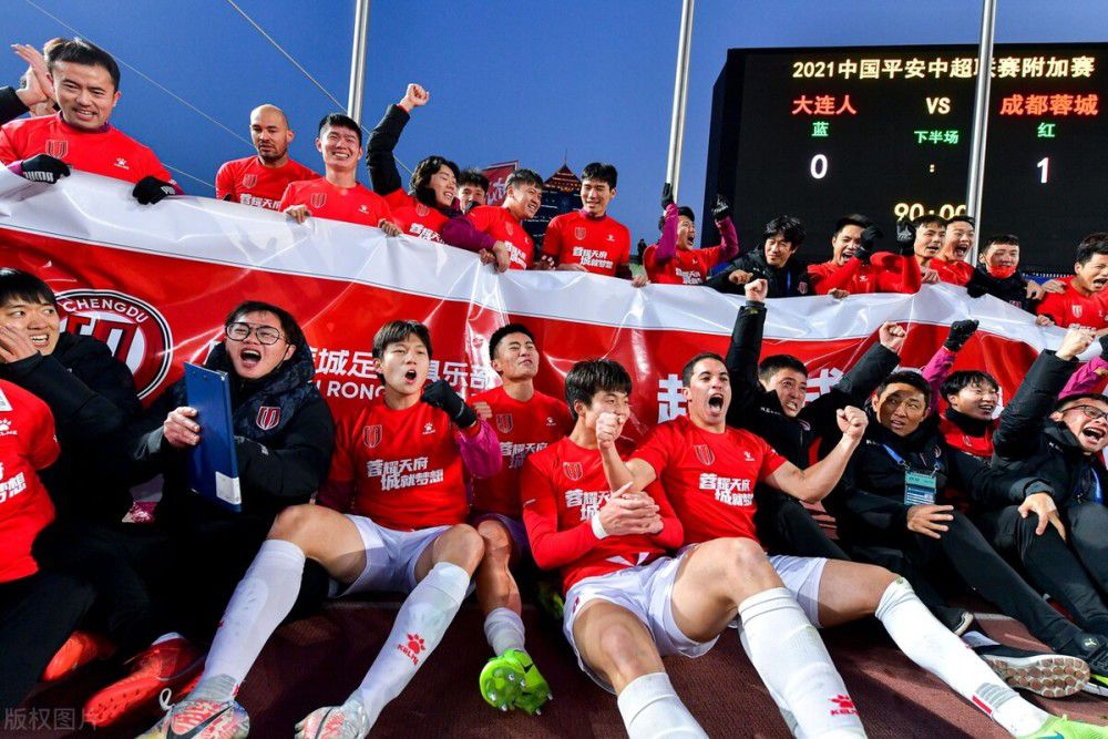 今日焦点战预告18:00韩职联升降级附加赛 釜山偶像vs水原FC、金浦FCvsFC江原 首回合谁能先拔头筹？20:00亚冠赛事武汉三镇 VS 浦项制铁，武汉三镇能否捍卫主场颜面？03:00 英超赛场谢菲尔德联 VS 利物浦，谢菲尔德联临阵换帅，利物浦笑纳三分？04:15 英超 曼联 VS 切尔西，红蓝大战，曼联内部频传将帅不合之声，切尔西乘势再取一胜？事件图片报：穆勒想再踢一年，若续约他希望不降薪&转会想去欧冠球队德媒《图片报》报道称，穆勒还想要再踢一年，如果和拜仁续约他希望的是不降薪。